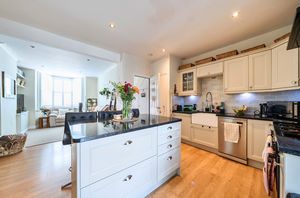 Kitchen diner angle 1- click for photo gallery
